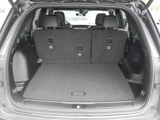 New 2025 Jeep Grand Cherokee Laredo image 9