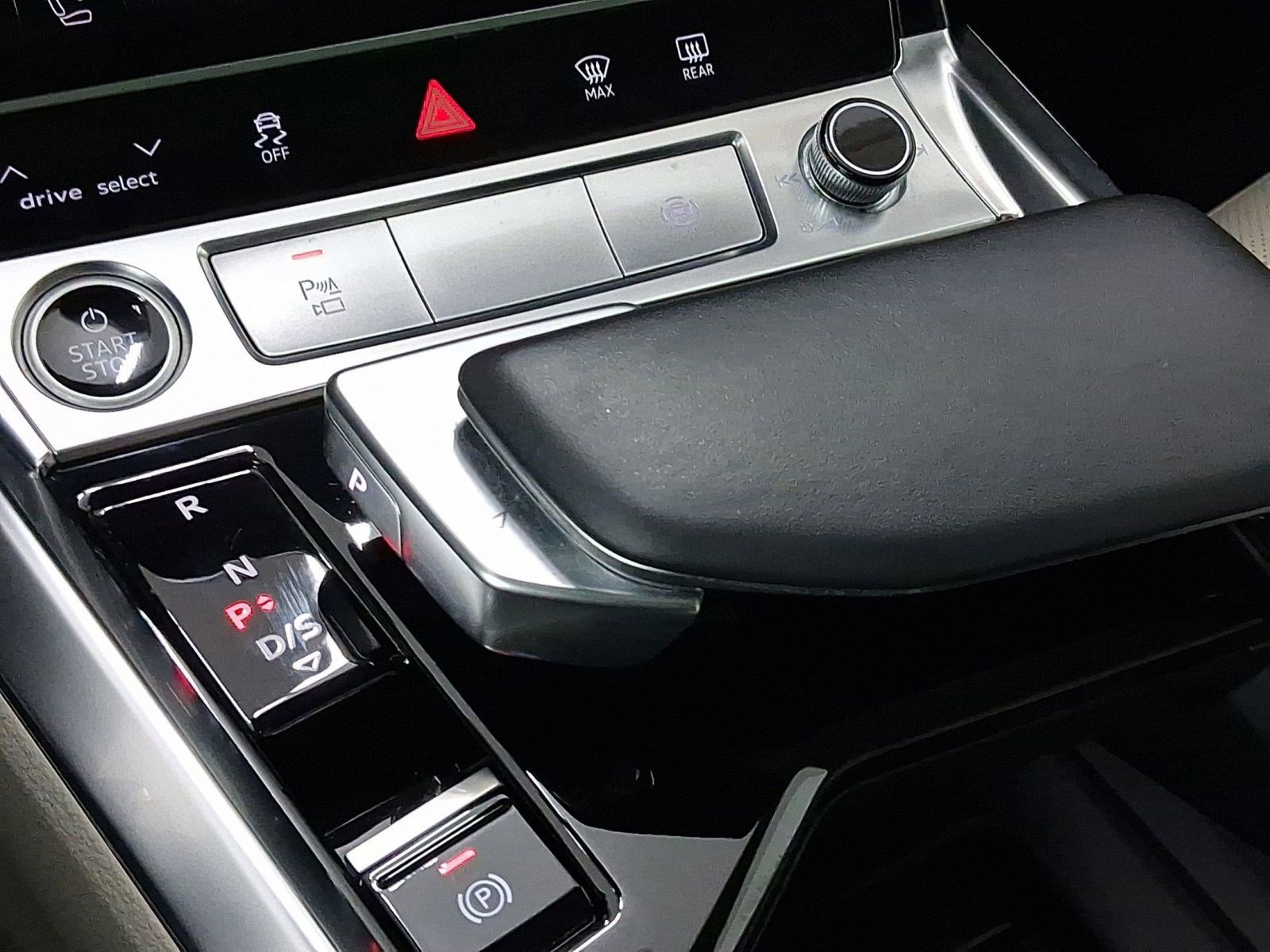 Used 2022 Audi e-tron Premium Plus image 15