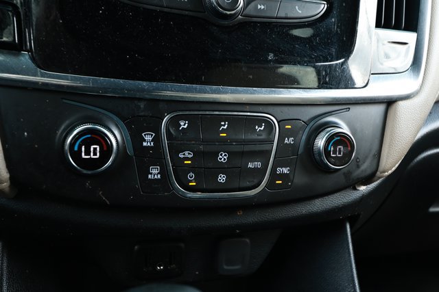 Used 2023 Chevrolet Traverse LS FWD image 17