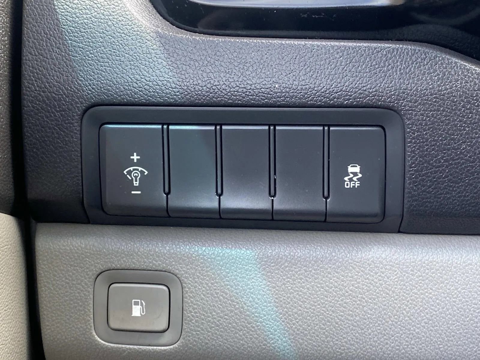 Used 2018 Kia Sedona EX image 18