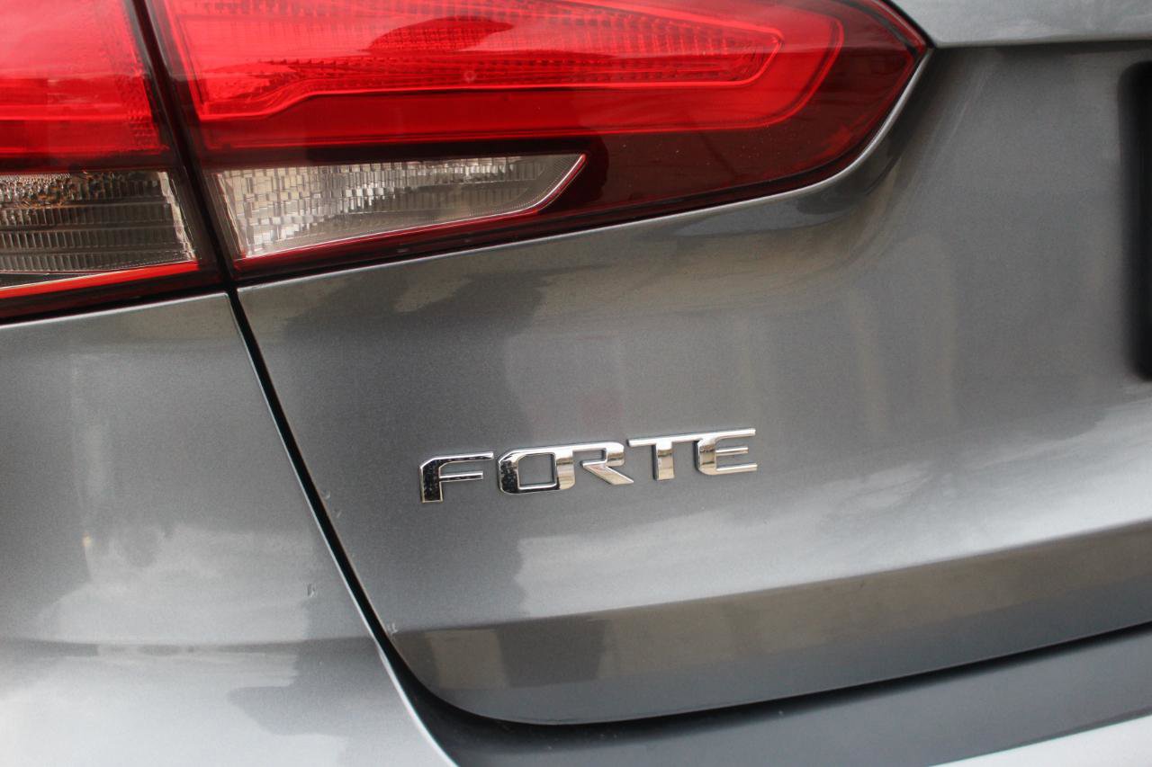 Used 2017 Kia Forte S w/ S Technology Package image 41