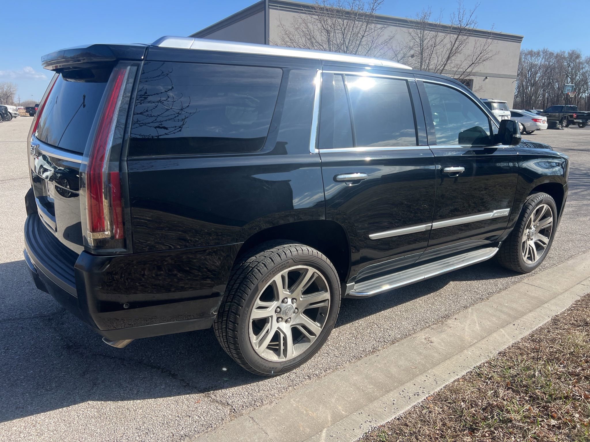 Used 2019 Cadillac Escalade Luxury image 5