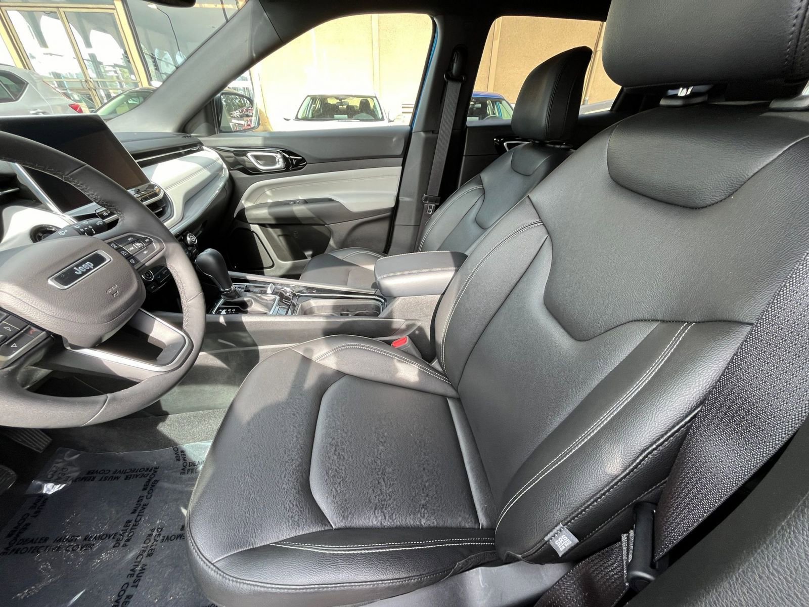 Used 2025 Jeep Compass Limited image 27