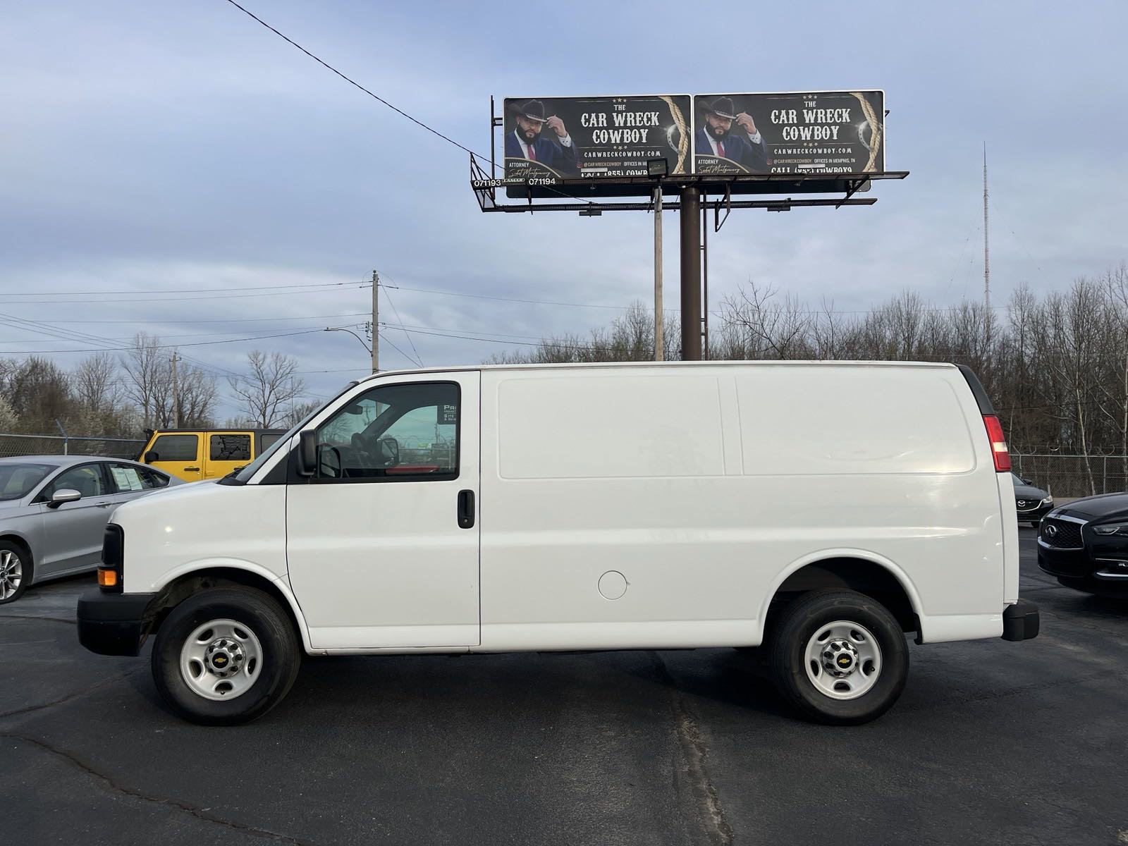 Used 2013 Chevrolet Express 2500 image 2
