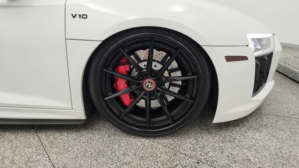 Used 2017 Audi R8 V10 w/ Carbon Exterior Package AWD/4WD image 28