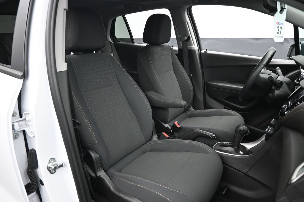Used 2020 Chevrolet Trax LS w/ Tint and Cruise Package AWD/4WD image 20