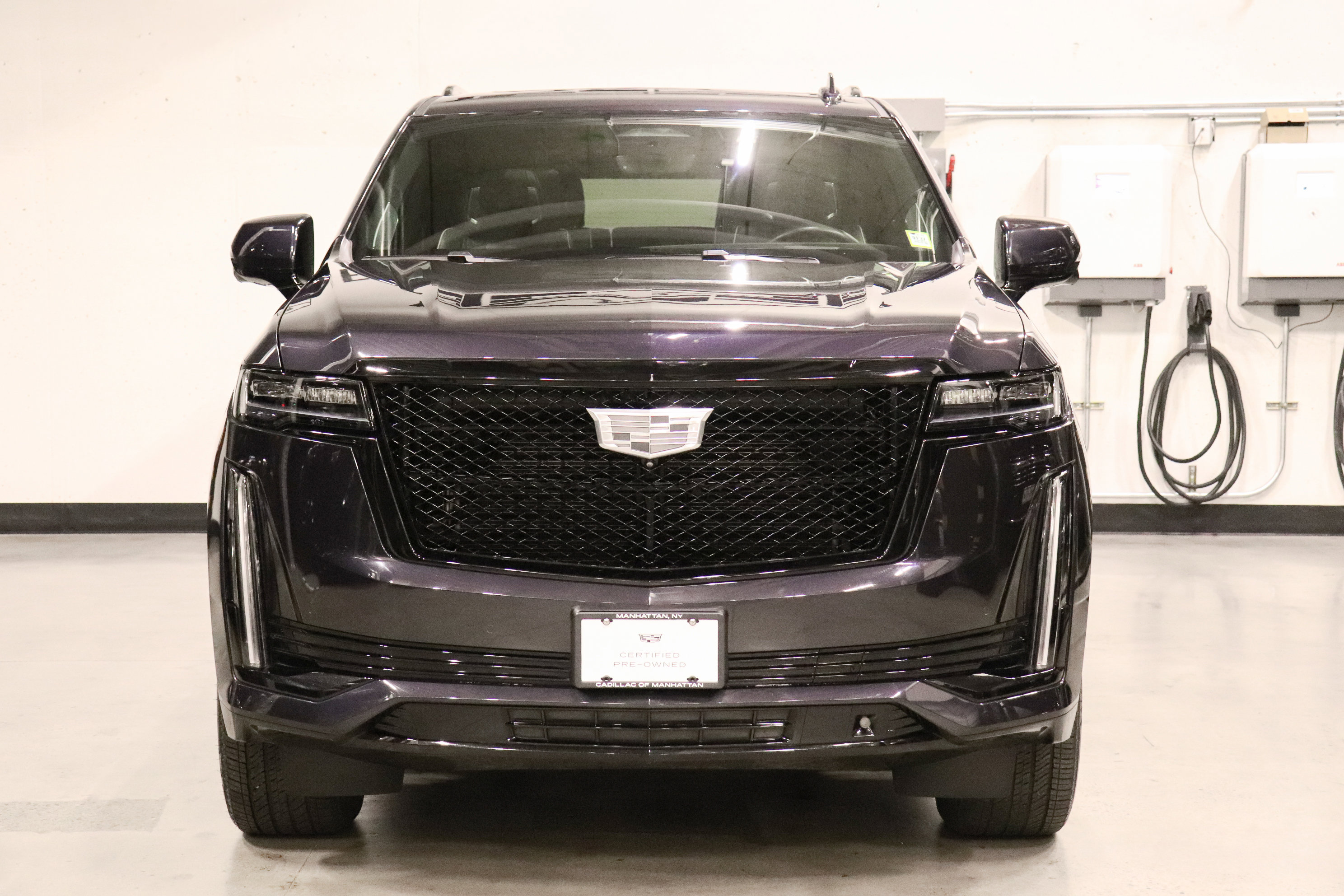 Used 2023 Cadillac Escalade ESV Sport Platinum w/ LPO, ONYX Package AWD/4WD image 8
