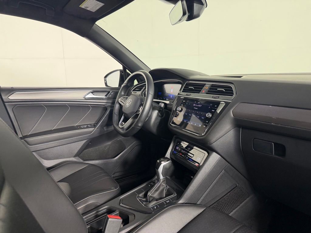 Used 2023 Volkswagen Tiguan SE R-Line FWD image 32