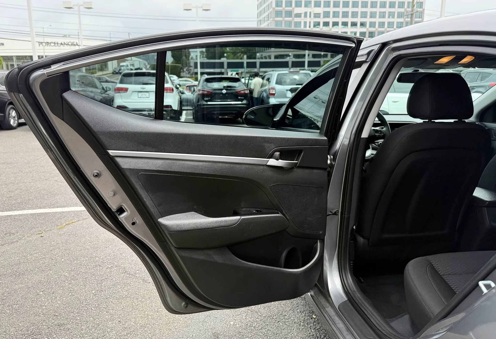 Used 2019 Hyundai Elantra SE w/ Cargo Package FWD image 25