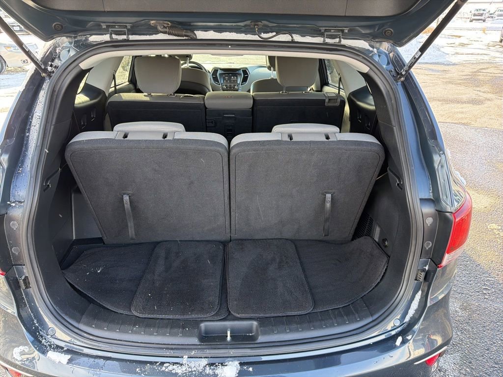 Used 2017 Hyundai Santa Fe SE image 6