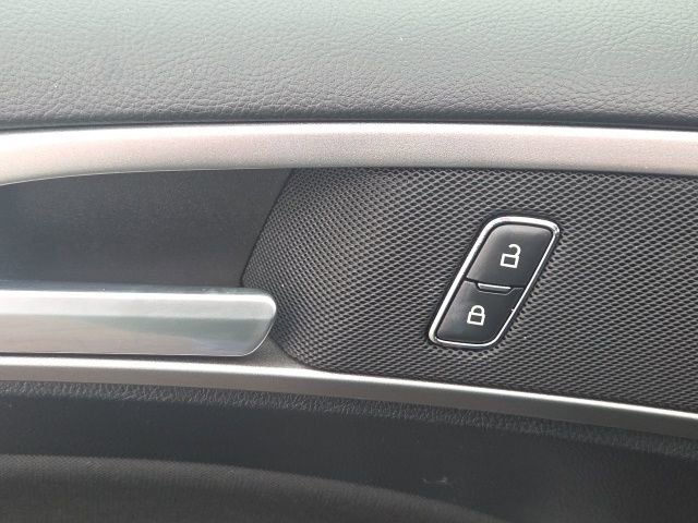 Used 2020 Ford Fusion SE image 20