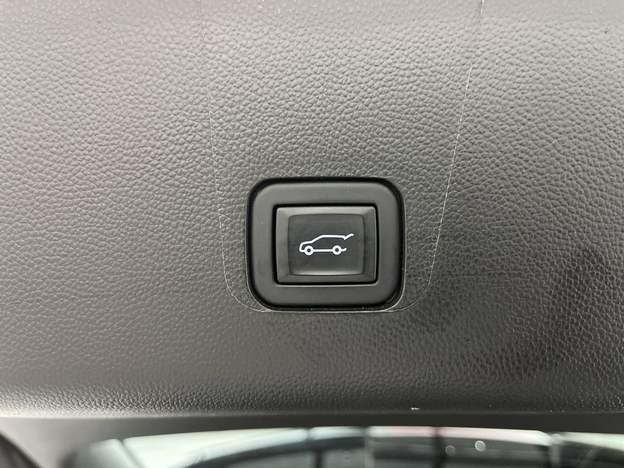 Certified 2023 Chevrolet Traverse LT w/ LPO, Floor Liner Package AWD/4WD image 33