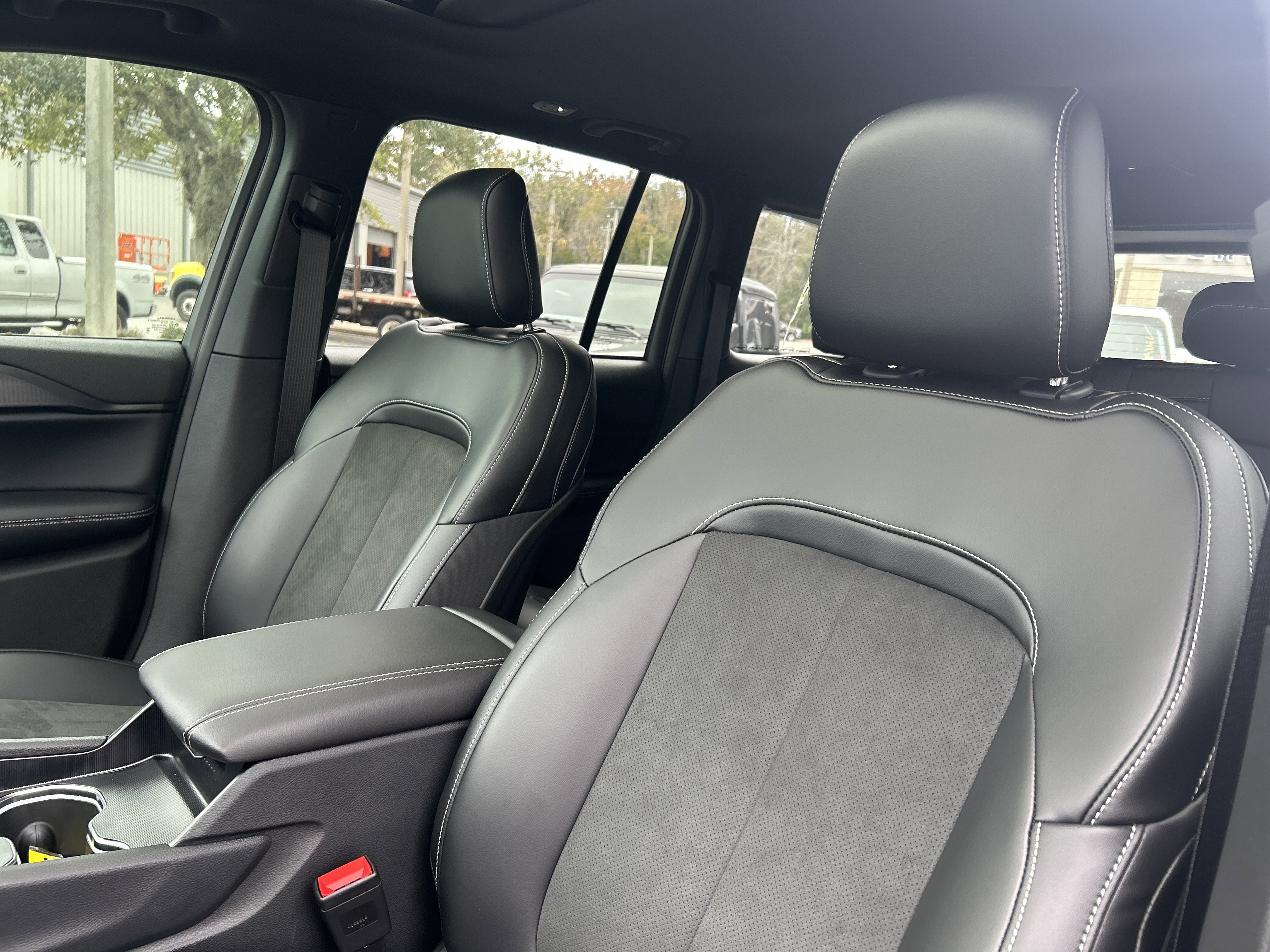 New 2025 Jeep Grand Cherokee Altitude image 14