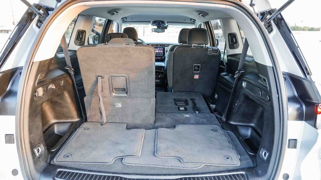 Used 2023 Jeep Grand Cherokee L Laredo image 27