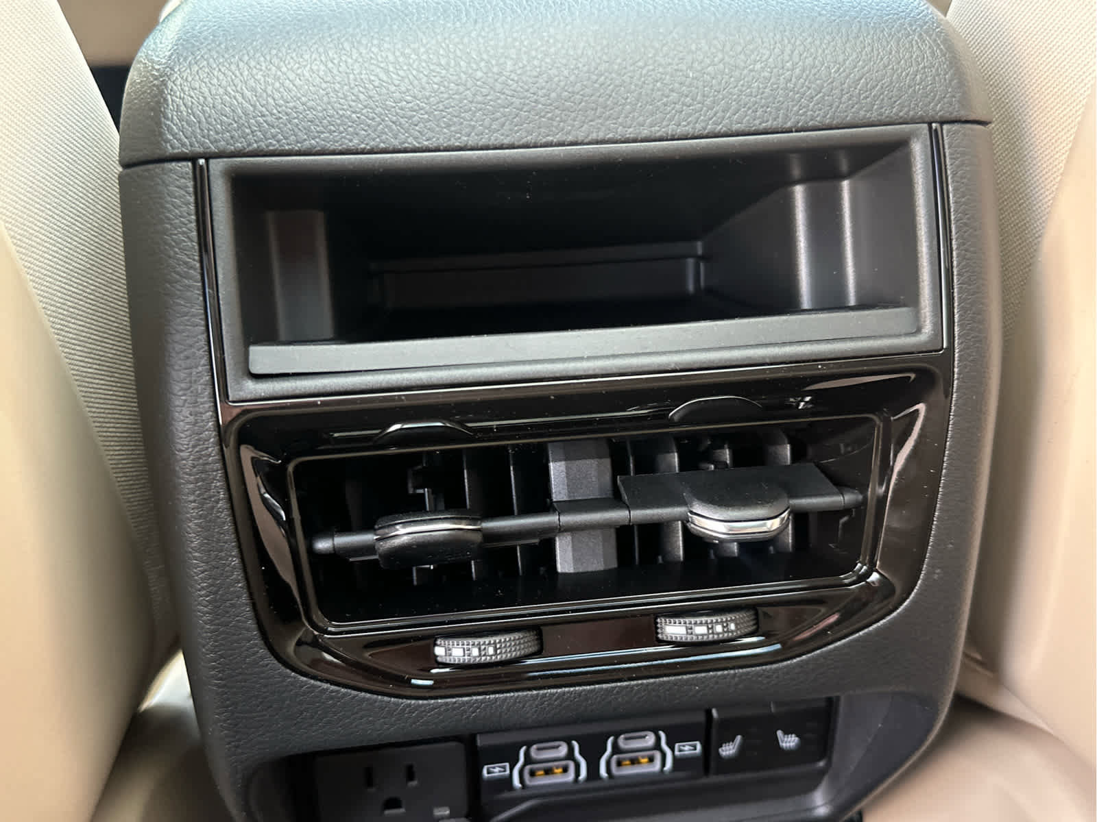 New 2025 Jeep Grand Cherokee Limited w/ Luxury Tech Group II image 51