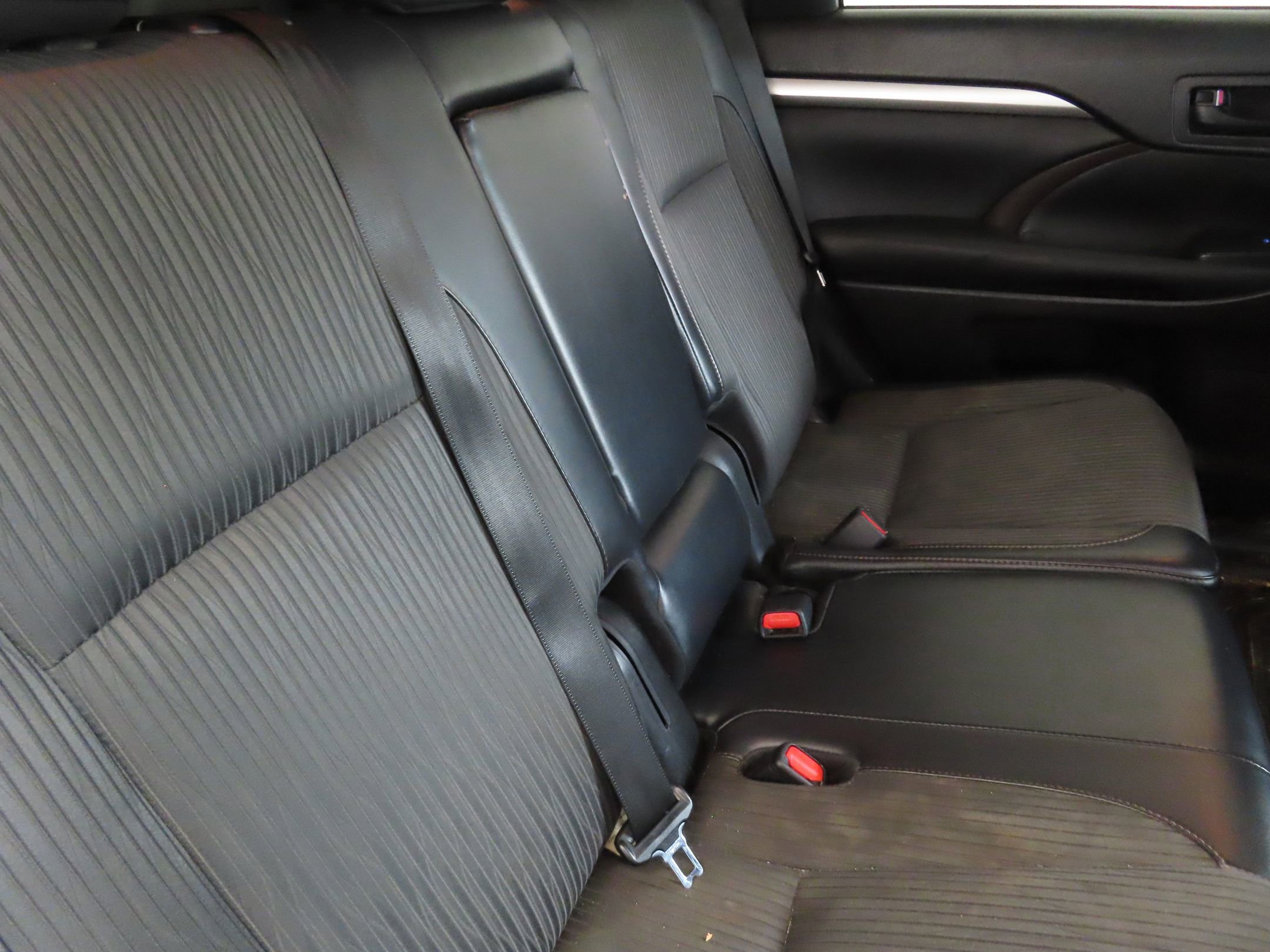Used 2019 Toyota Highlander Plus FWD image 22