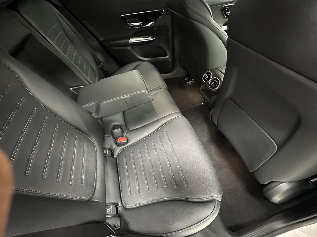 Used 2025 Mercedes-Benz GLC 350e 4MATIC image 19