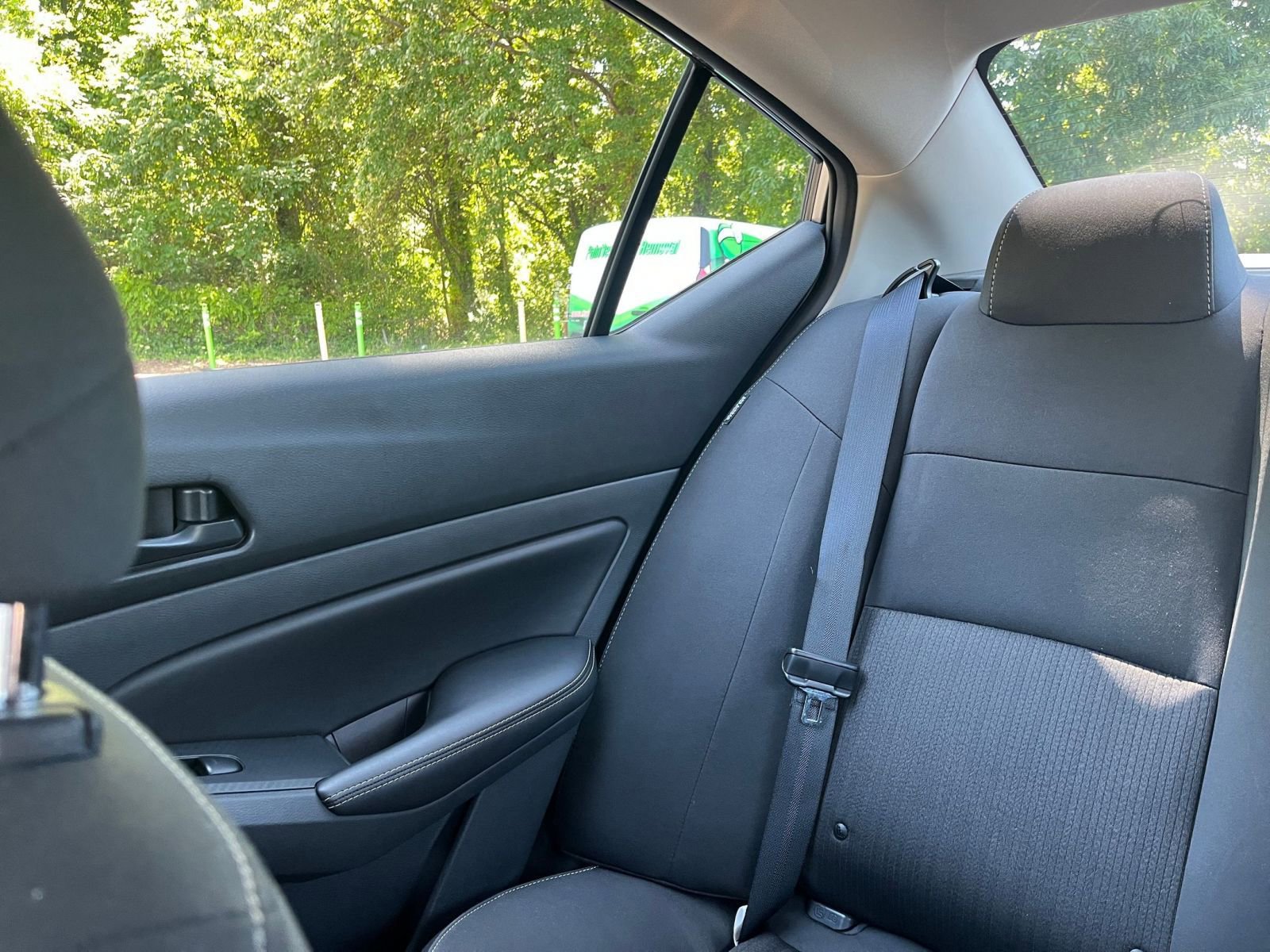 Used 2025 Nissan Altima 2.5 SV FWD image 39