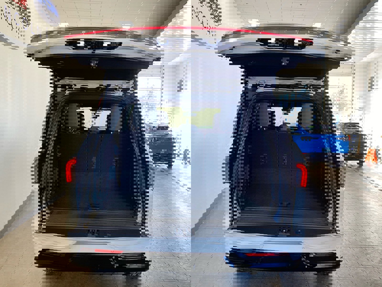 New 2026 Lincoln Navigator Reserve w/ Jet Appearance Package image 9