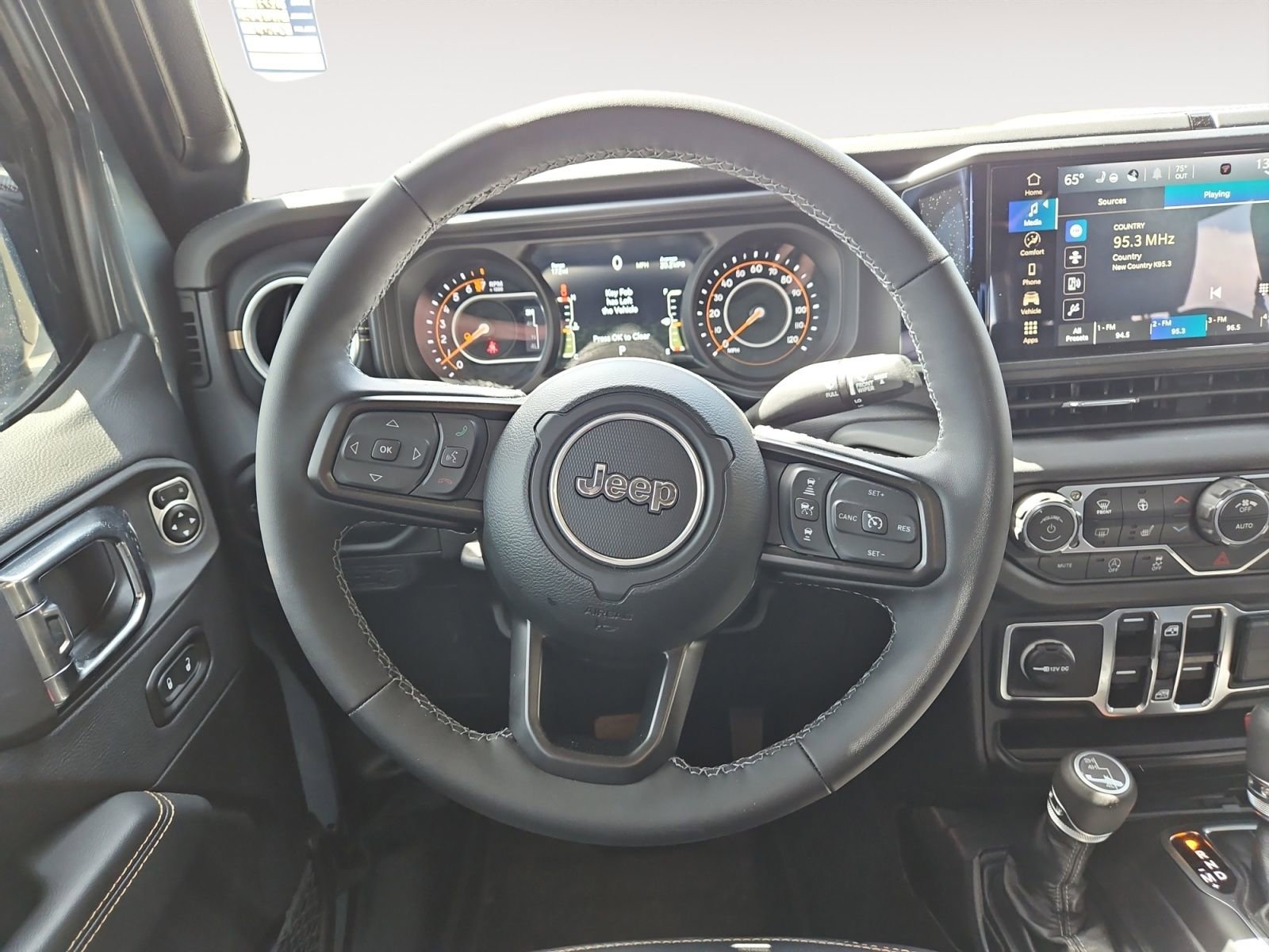 Used 2025 Jeep Gladiator Sport AWD/4WD image 12
