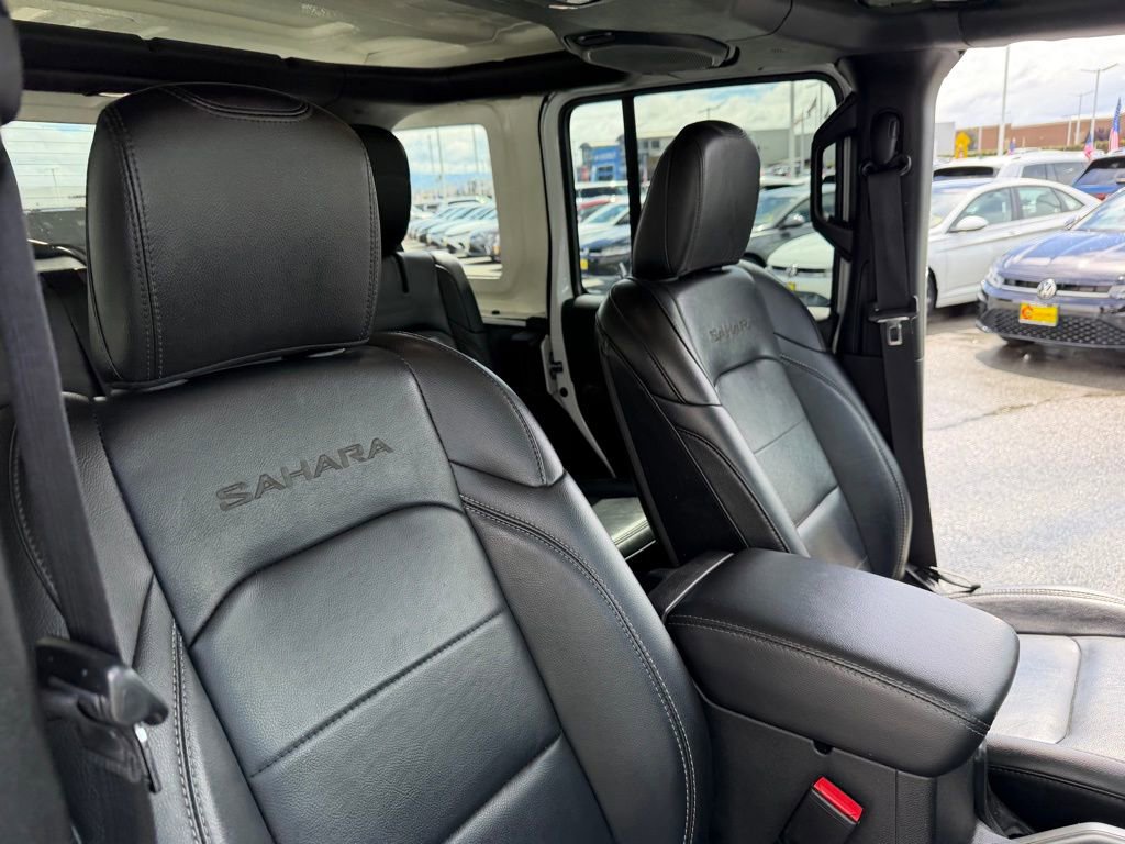 Used 2022 Jeep Wrangler Unlimited Sahara AWD/4WD image 19