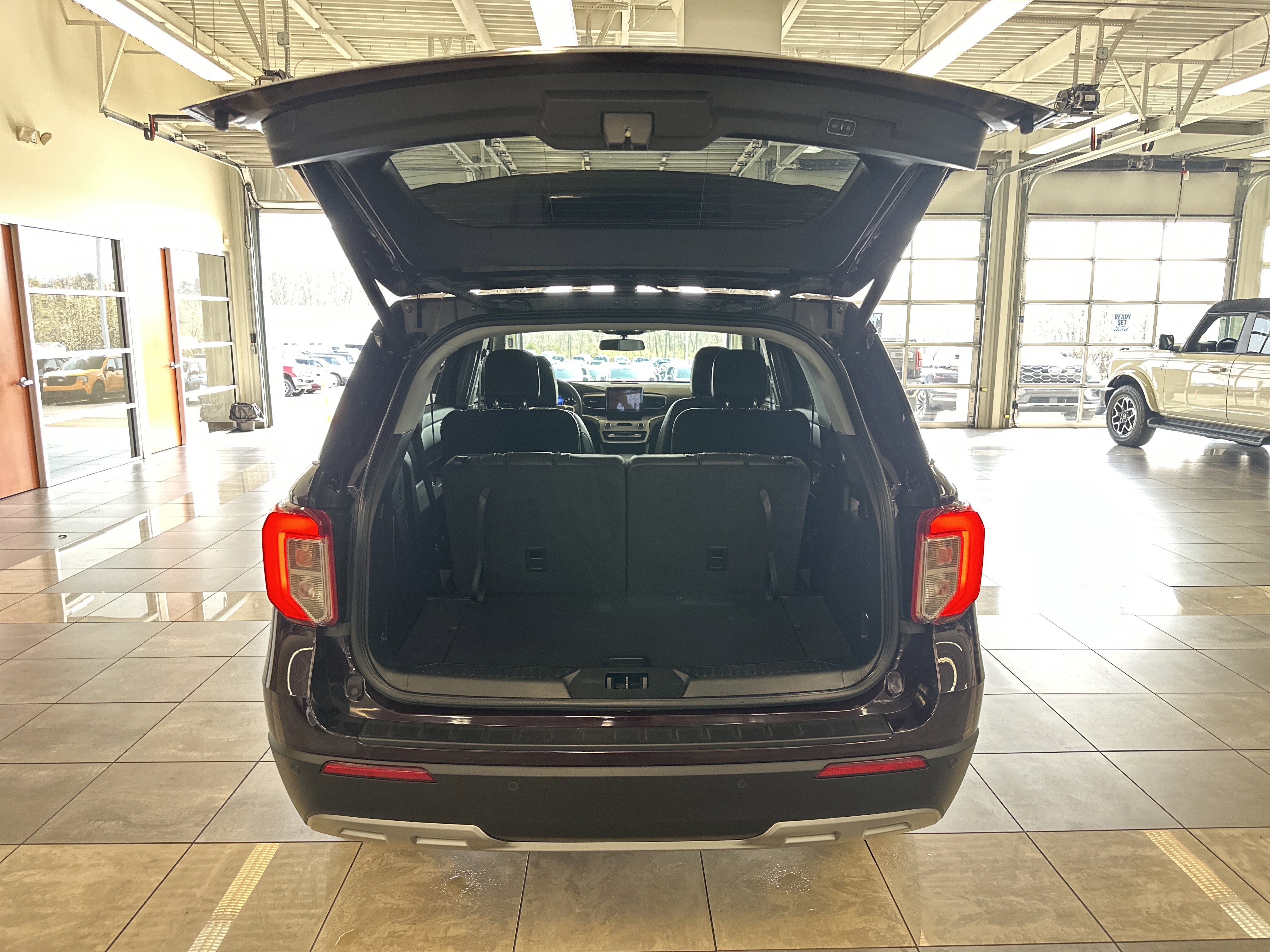 Used 2023 Ford Explorer XLT w/ Equipment Group 202A image 27