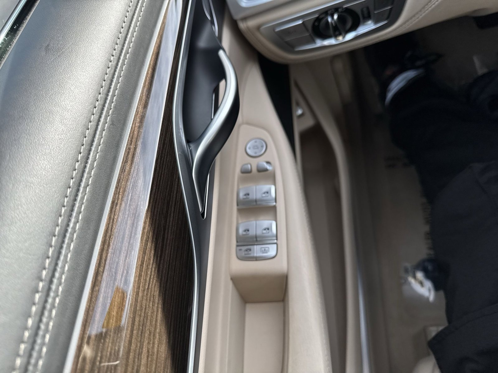 Used 2020 BMW 750i xDrive w/ Autobahn Package image 9