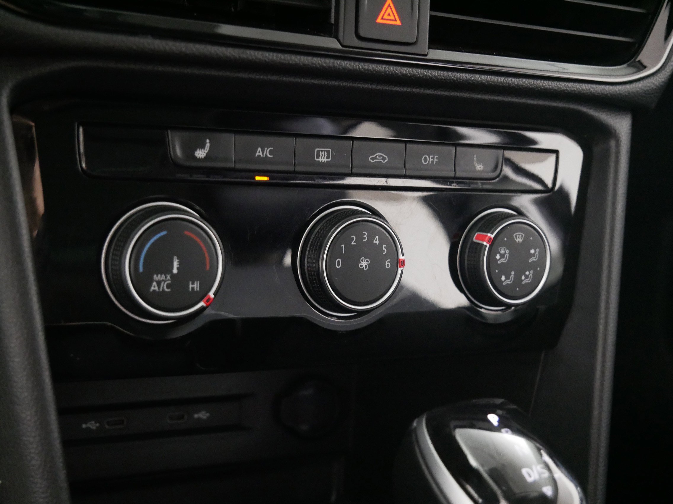 Certified 2023 Volkswagen Taos SE w/ Panoramic Sunroof Package image 23