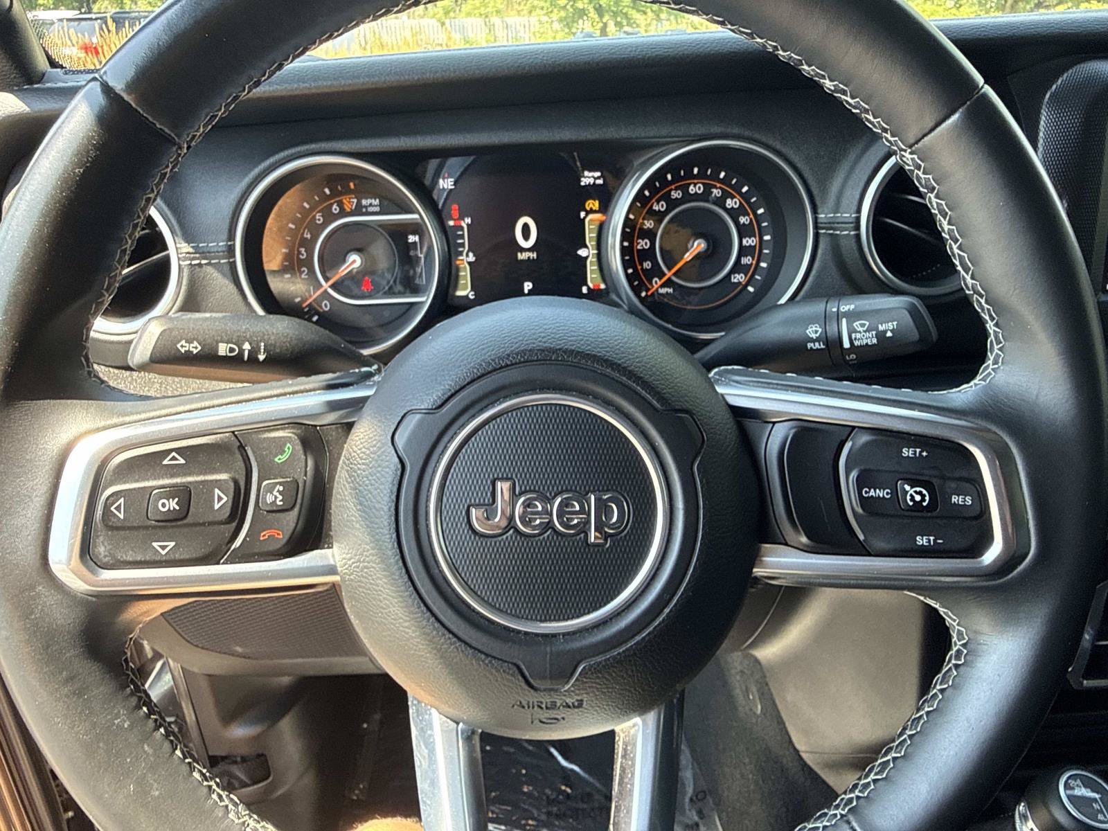 Used 2018 Jeep Wrangler Unlimited Sahara AWD/4WD image 29