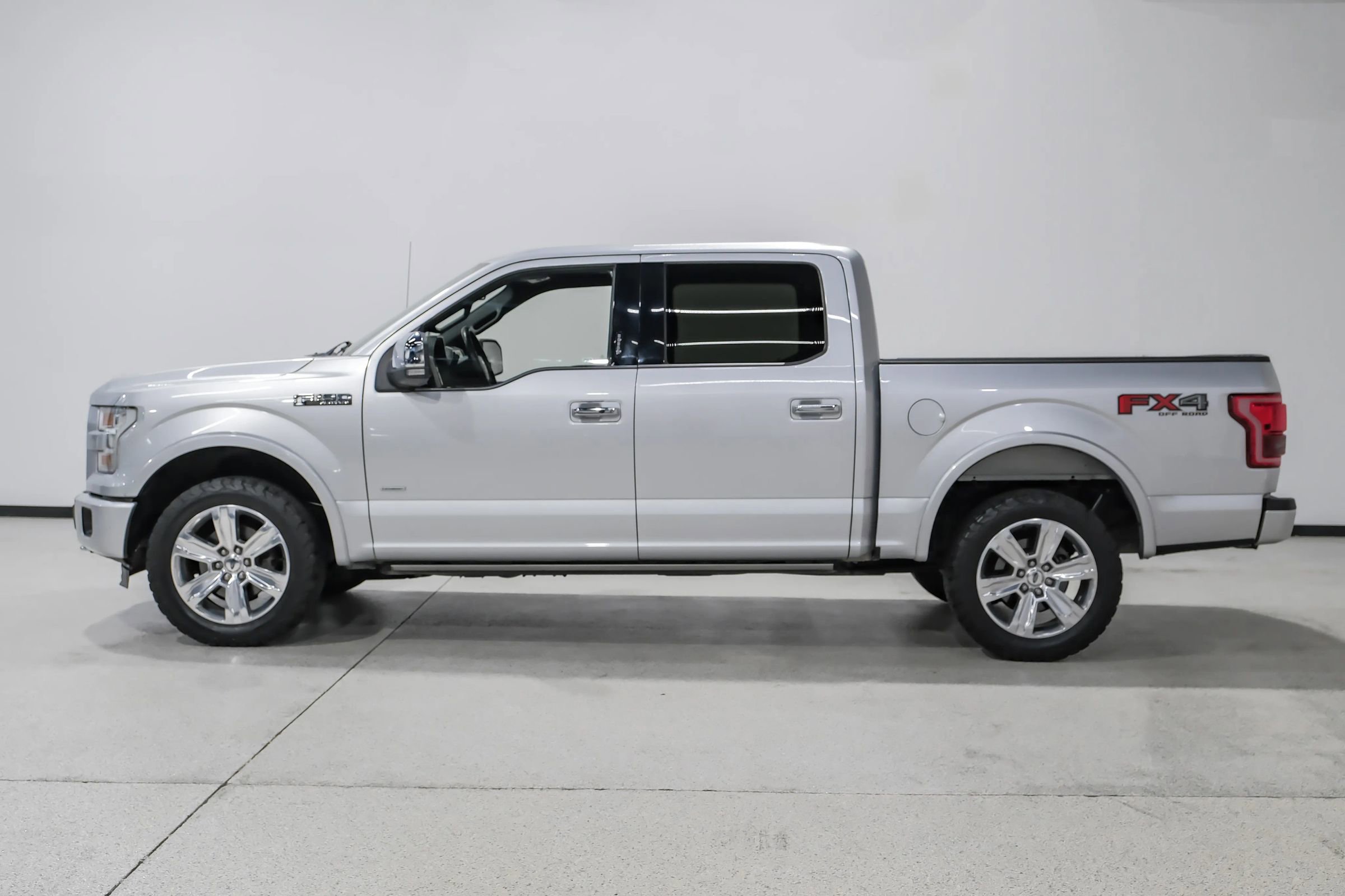Used 2016 Ford F150 Platinum w/ Equipment Group 701A Luxury AWD/4WD image 9