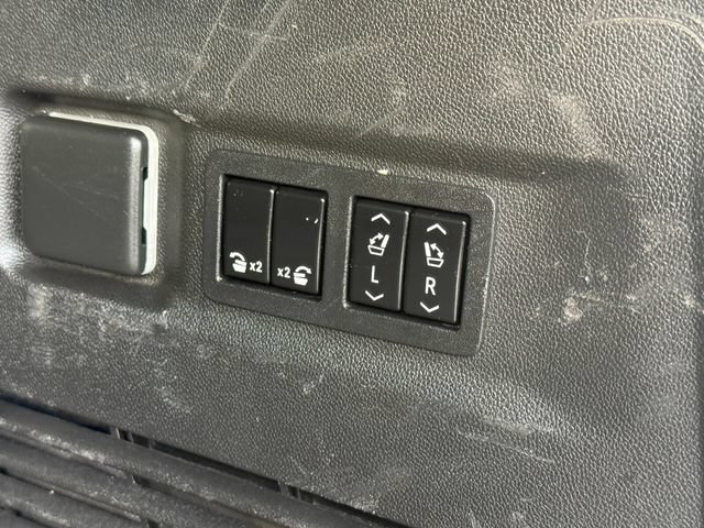 Used 2022 Chevrolet Suburban Premier RWD image 27