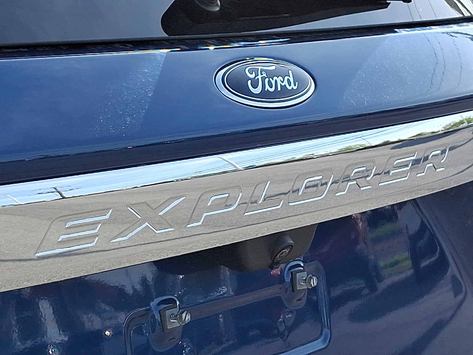 Certified 2022 Ford Explorer XLT w/ Equipment Group 202A AWD/4WD image 30