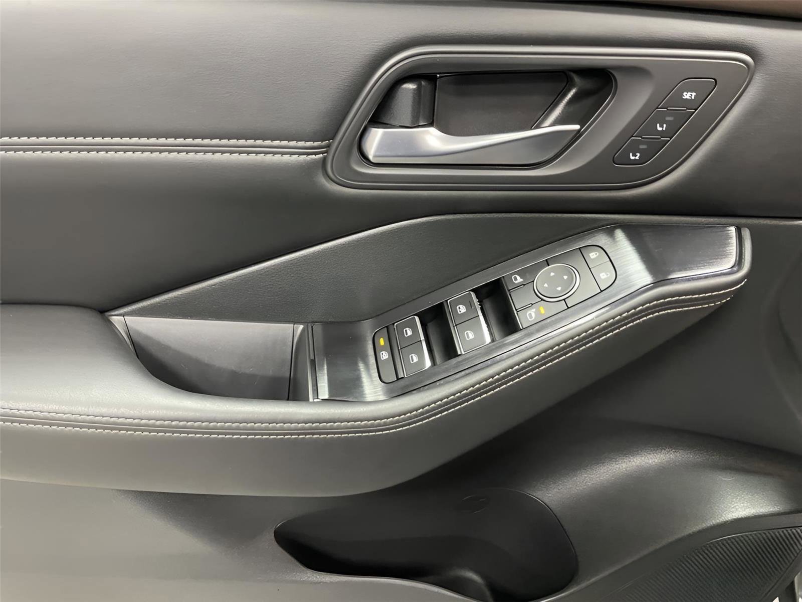 Used 2022 Nissan Rogue SL w/ SL Premium Package image 23