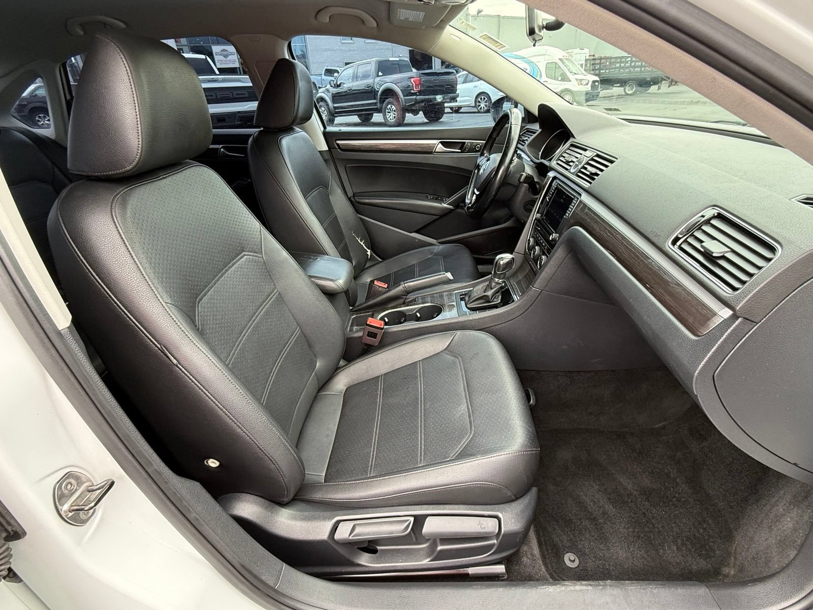 Used 2017 Volkswagen Passat 1.8T SE FWD image 17