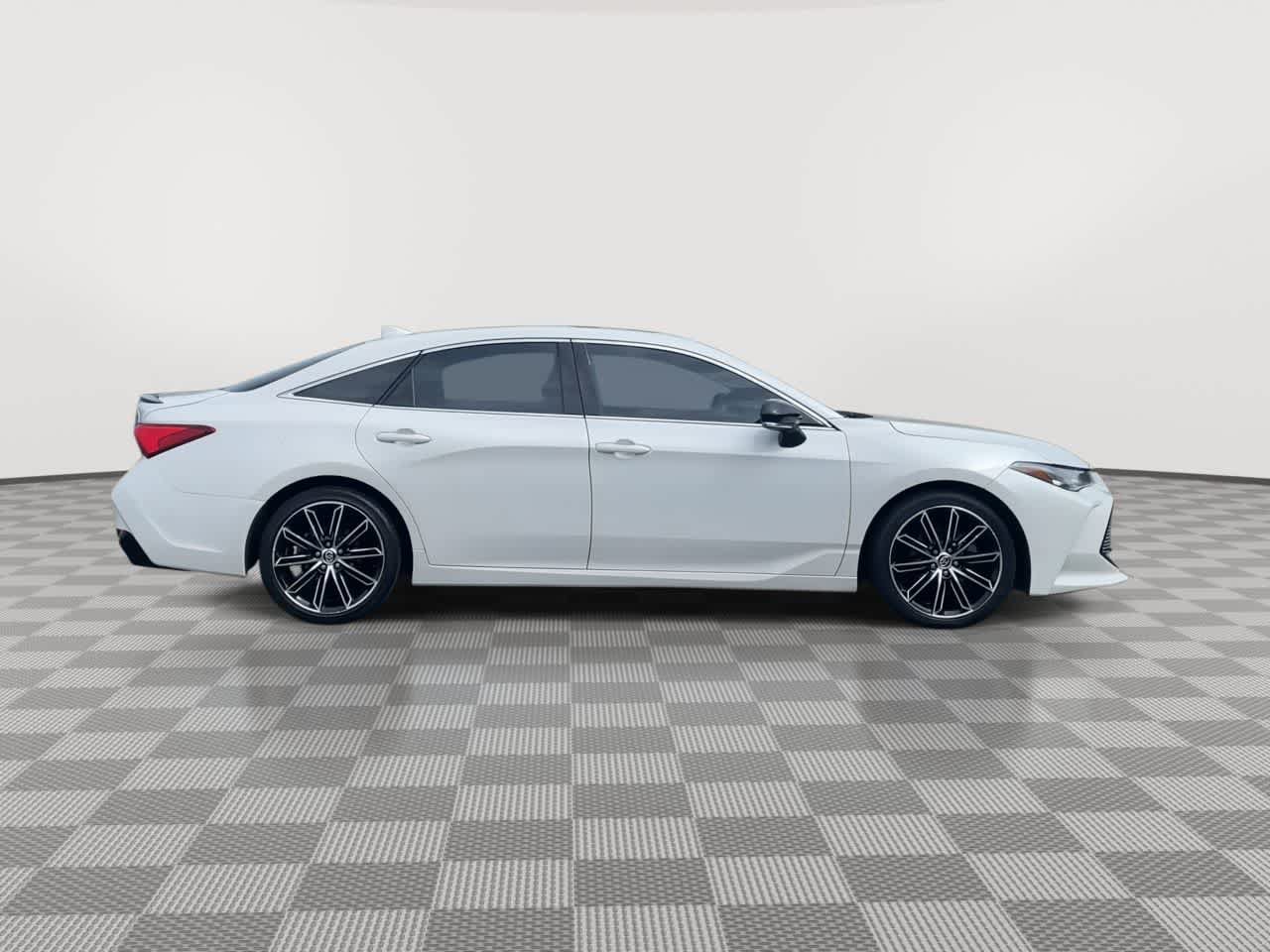 Used 2019 Toyota Avalon Touring FWD image 9