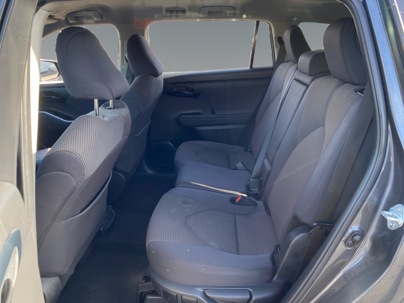 Used 2024 Toyota Highlander LE AWD/4WD image 13