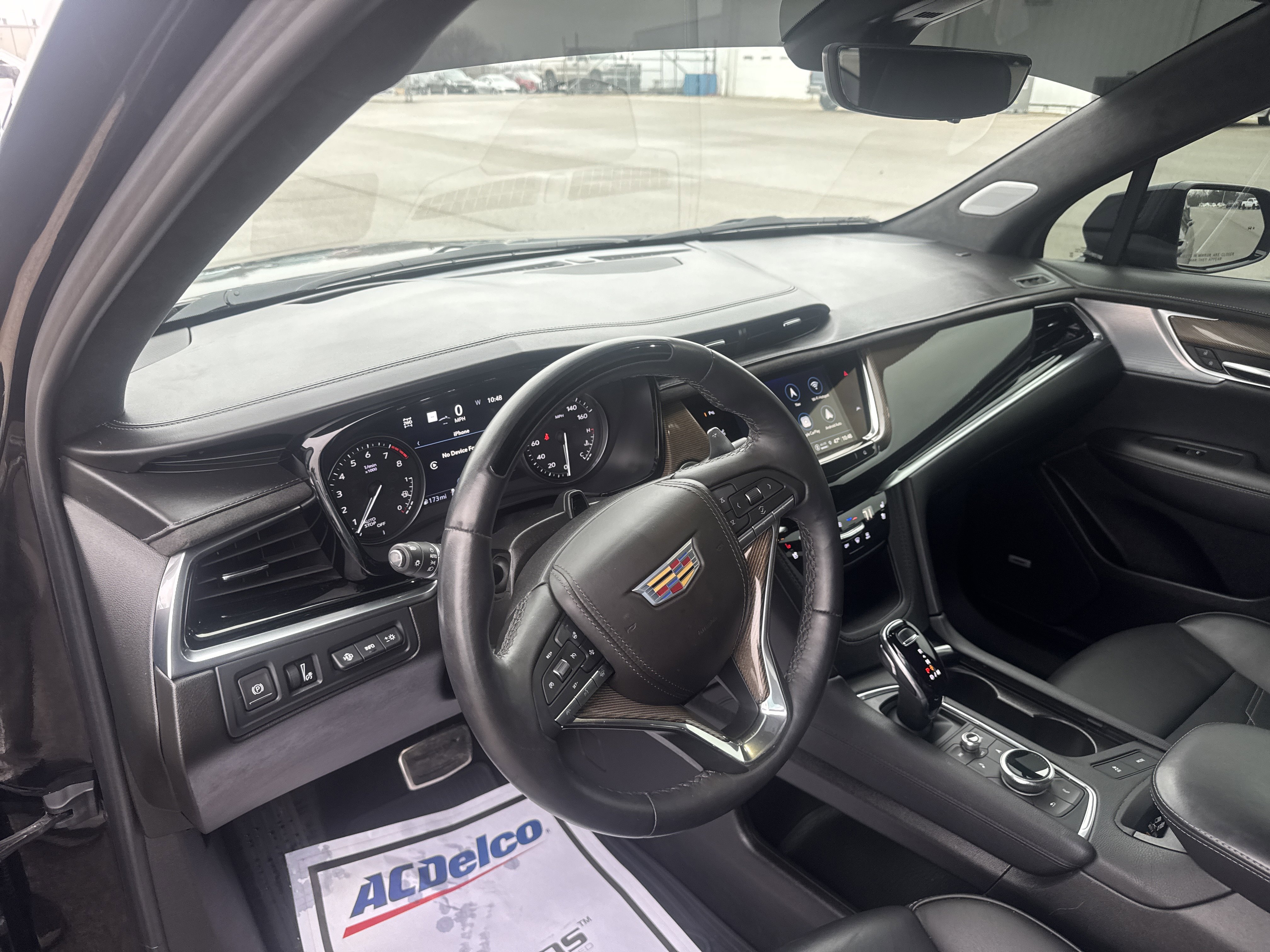 Used 2024 Cadillac XT6 Sport w/ LPO, ONYX Package image 9