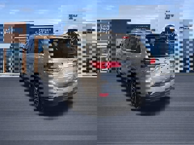 Used 2021 Jeep Grand Cherokee Limited image 3