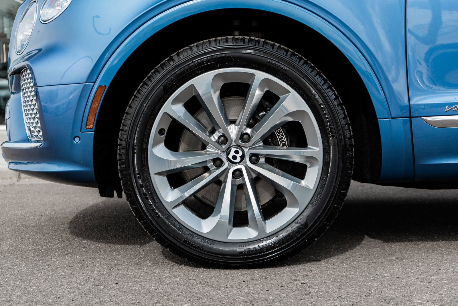 Certified 2022 Bentley Bentayga image 3