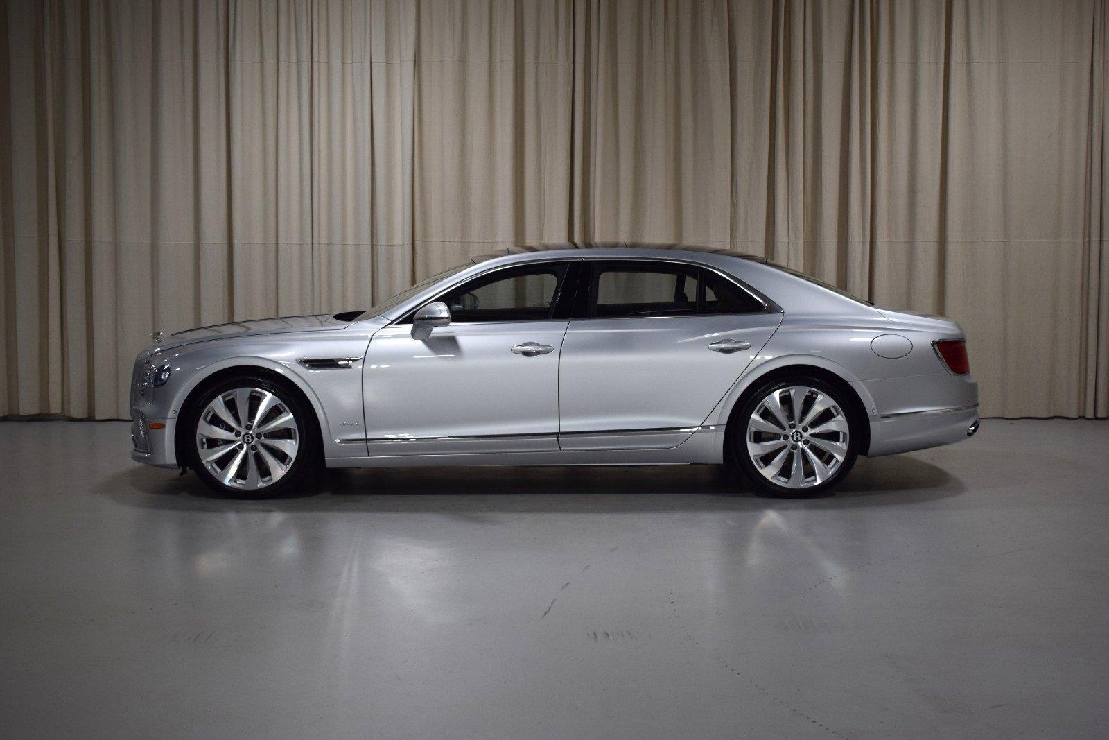 New 2026 Bentley Flying Spur Azure image 14