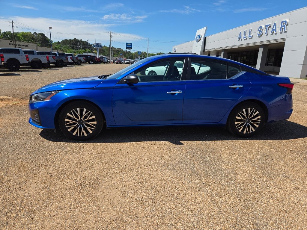 Used 2025 Nissan Altima 2.5 SV image 2