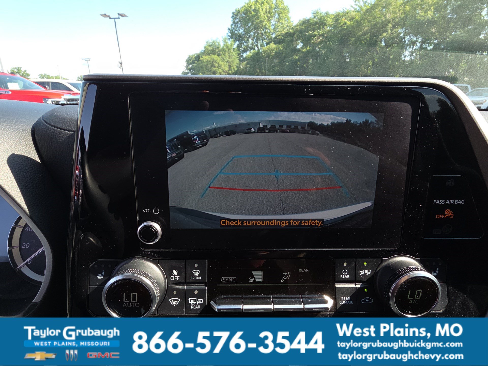 Used 2023 Toyota Highlander XLE AWD/4WD image 22