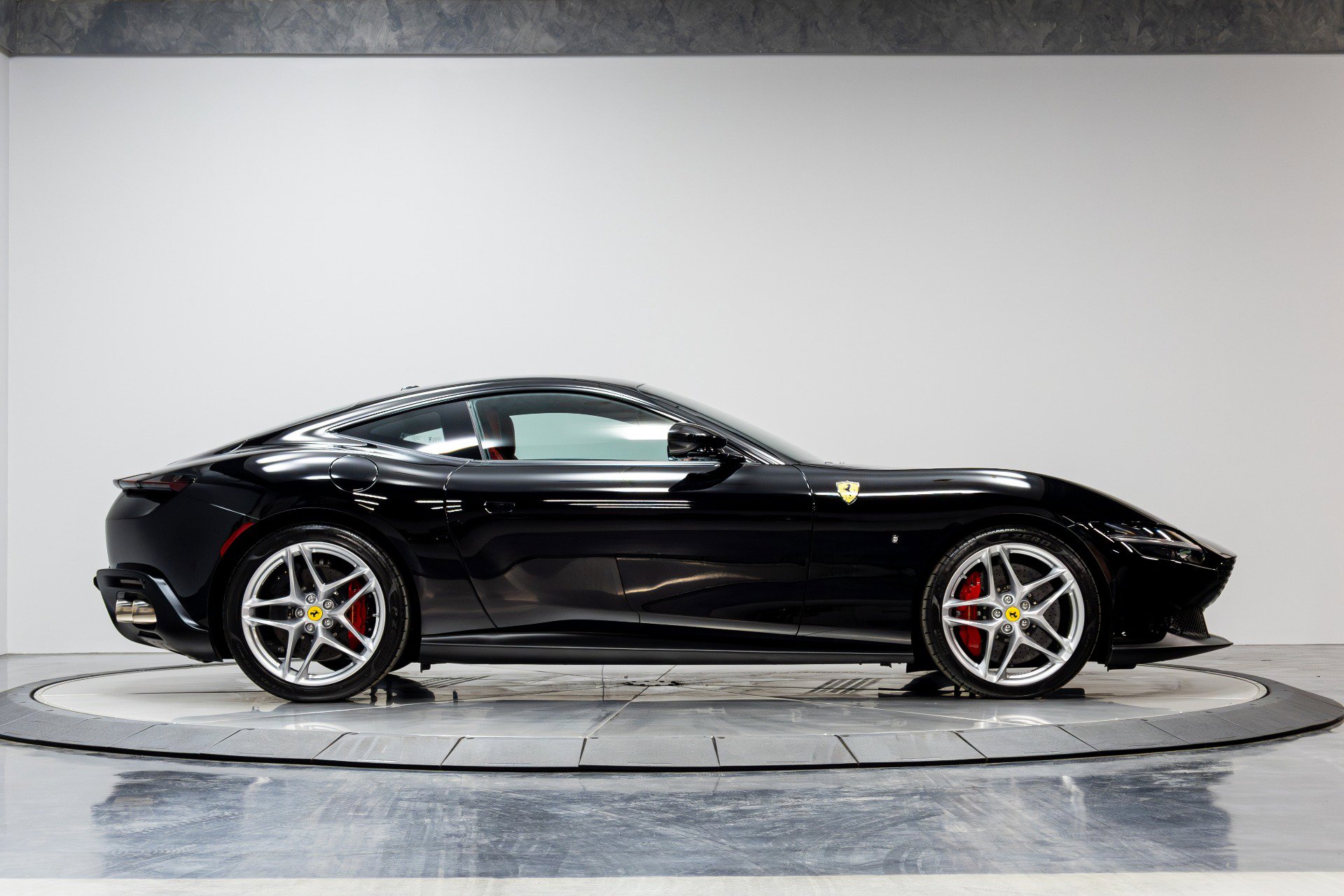 Used 2022 Ferrari Roma image 18