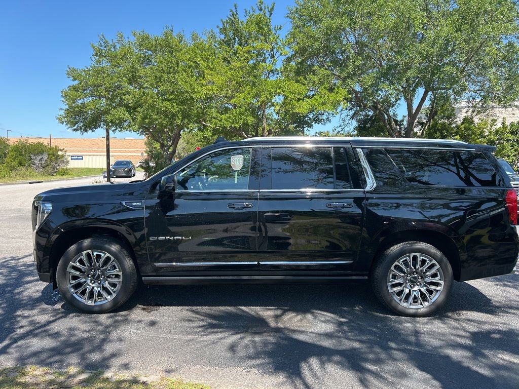 Used 2024 GMC Yukon XL Denali Ultimate AWD/4WD image 1