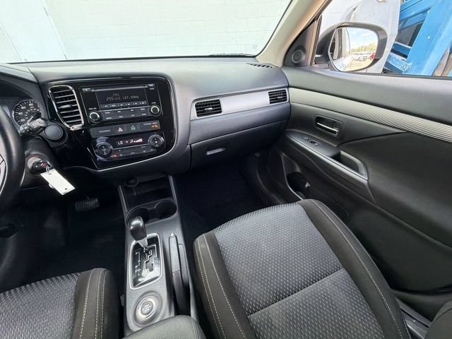 Used 2016 Mitsubishi Outlander ES AWD/4WD image 13