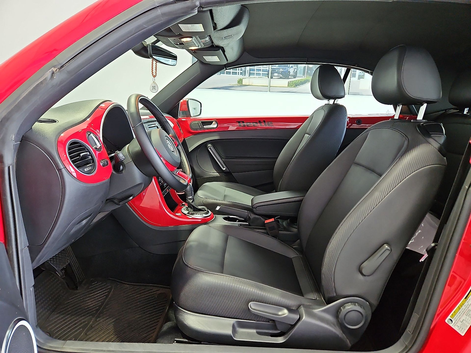 Used 2019 Volkswagen Beetle 2.0T SE FWD image 16