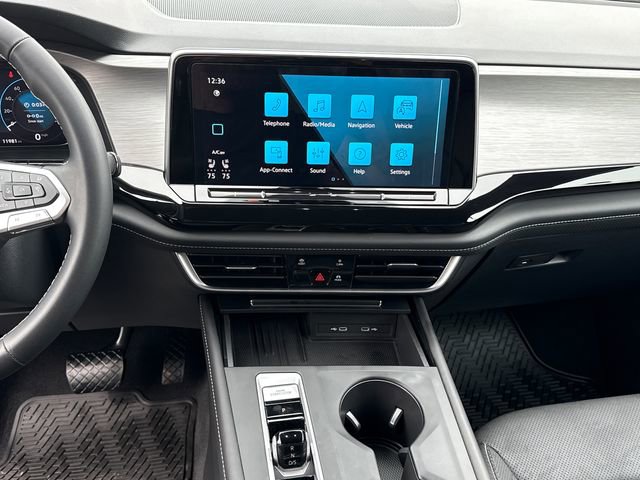 Certified 2025 Volkswagen Atlas Cross Sport SE image 21