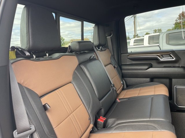 Used 2024 Chevrolet Silverado 3500 High Country image 9