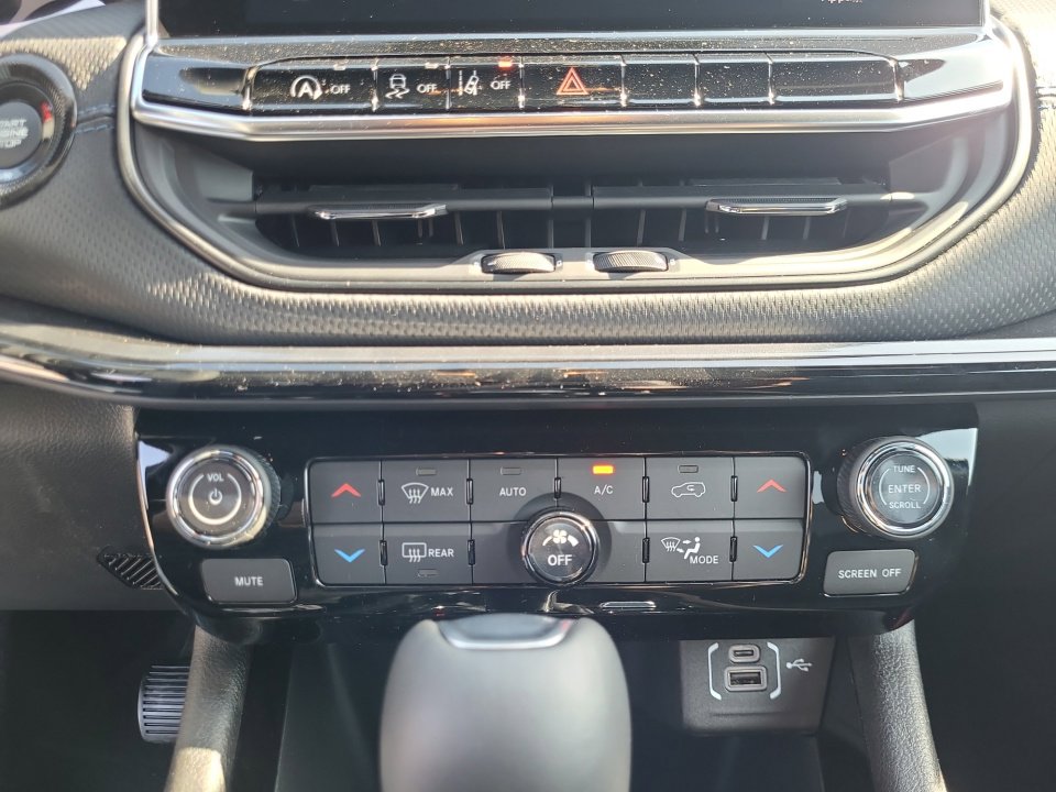 New 2026 Jeep Compass Latitude image 18