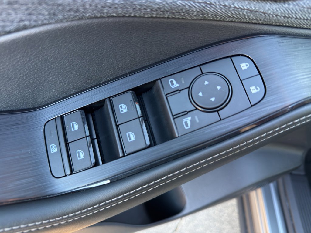 Certified 2023 Nissan Rogue SV image 12